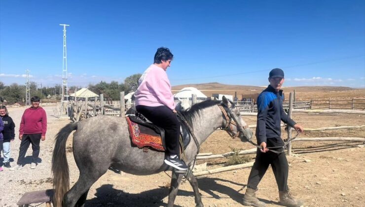 Niğde’de bakım merkezi bireyleri için okçuluk ve binicilik etkinliği düzenlendi