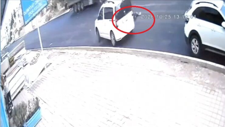 Nusaybin’de otomobil önce park halindeki araca sonra çocuğa çarptı, o anlar kamerada
