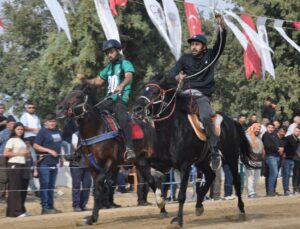 Ödemiş’te 40. Geleneksel Çaylı Rahvan At Yarışları 12 kategoride yapıldı