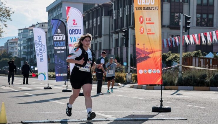 Ordu Altınordu’da düzenlenen yarı maratonda 8 ülkeden 707 sporcu yarıştı