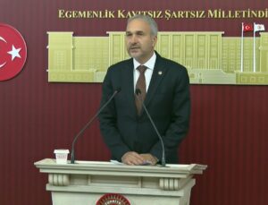 Özçağdaş, Bakan Tekin’i protesto eden 2 öğrencinin tutuklanmasına tepki gösterdi
