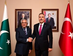 Pakistan Dışişleri Bakanı Dar’dan 29 Ekim tebriği