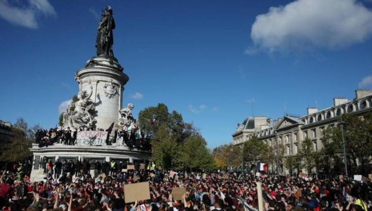Paris’te protestocular Macron’un istifasını istedi, onlarca kişi gözaltına alındı
