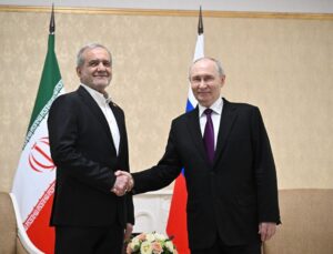 Pezeşkiyan ile Putin Türkmenistan’da ekonomik ve stratejik iş birliğini ele aldılar
