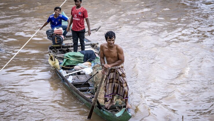 Phnom Penh’de günlük hayat motosiklet, sokak lezzeti ve nehir balıkçılığıyla şekilleniyor