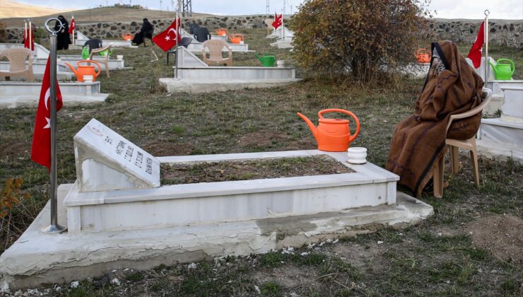 PKK’lı teröristlerin katlettiği 33 Yavi şehidi mezarları başında anıldı
