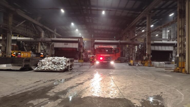 Sakarya Akyazı’da alüminyum fabrikasındaki yangın söndürüldü, 2 işçi yaralandı