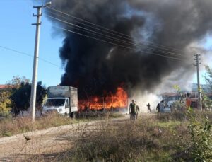 Sakarya Geyve’de mobilya atölyesinde çıkan yangın atölyeyi kullanılamaz hale getirdi