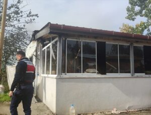 Samsun Terme Hüseyinmescit’te müstakil ev yangında kullanılamaz hale geldi