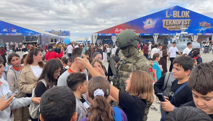 Şanlıurfa’daki TEKNOFEST Güneydoğu’da insansı robot Canikman çocukların ilgi odağı oldu