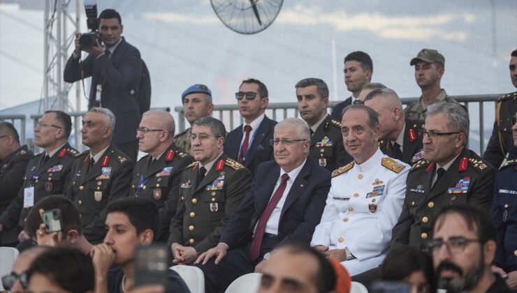 Şanlıurfa’daki TEKNOFEST’te Bakan Güler ve komutanlar TSK gösterilerini izledi