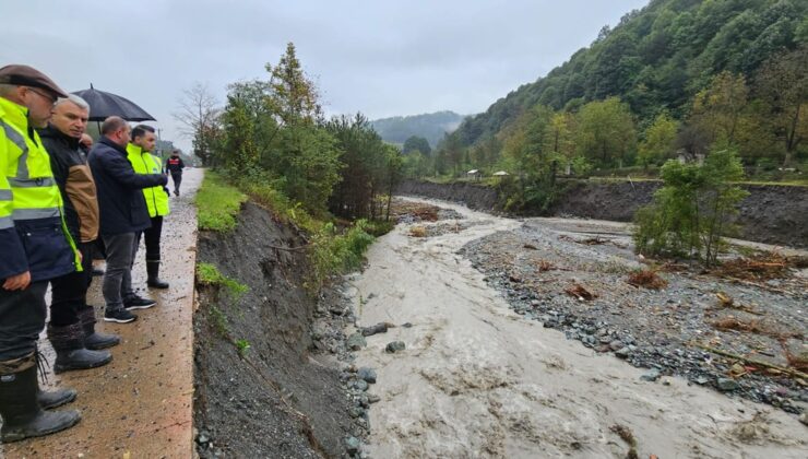 Sapanca’da selde yıkılan 2 köprünün ardından hasar giderme çalışmaları sürüyor