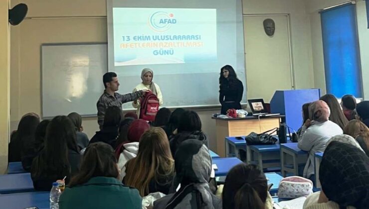 Şaphane MYO’da öğrencilere AFAD gönüllüsü eğitmenliğinde afet farkındalığı anlatıldı
