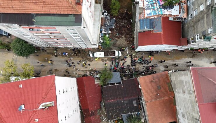 Sarıyer Ayazağa’da selin 3. gününde stadyum çamurla kaplandı, temizlik sürüyor