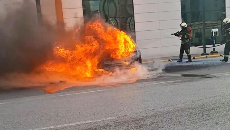 Şarjda bırakılan elektrikli araç alev topuna döndü! Bu şekilde söndürülebildi