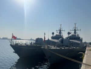 Sarucapaşa Mobil Eğitim Timi, TCG Kuşadası ve TCG Kumkale’ye tazeleme eğitimi verdi
