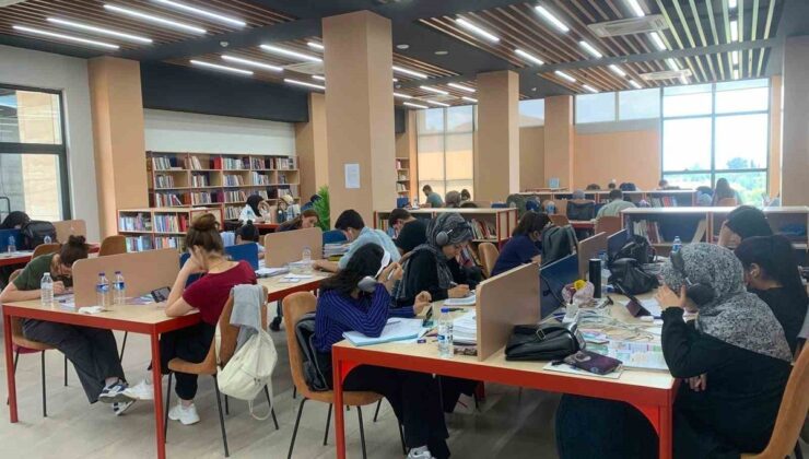 Sason’da kütüphane çatısı altında YKS ve okuma-yazma kursları başladı