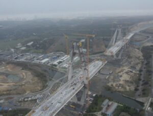 Sazlıdere Köprüsü’nde çalışmalar sürüyor, 196 metrelik kuleler havadan görüntülendi