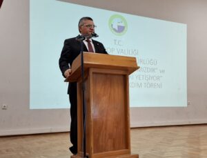 Sinop Valisi Özarslan öğretmenlere başarı belgesi takdim etti