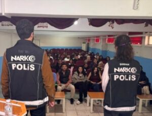 Şırnak Silopi’de Narkotik ekipleri MYO öğrencilerine bağımlılık eğitimi verdi
