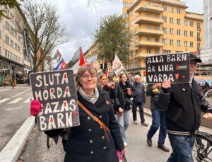 Stockholm’de yüzlerce kişi Gazze için İsveç Parlamentosu önüne yürüdü