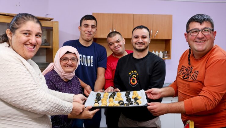 Taşköprü’de özel gereksinimli çocuklar mutfakta öğreniyor, anneleri atölyede üretiyor