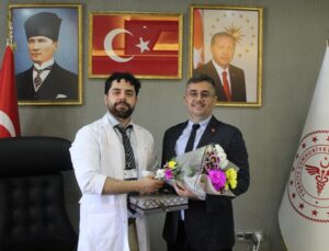 Tatvan Devlet Hastanesi’nde Barış Sarıçoban başhekimliği Ali Doğan’a devretti