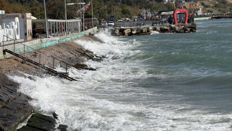 Tekirdağ açıklarında 5 şilep ve tanker poyraz nedeniyle bekliyor