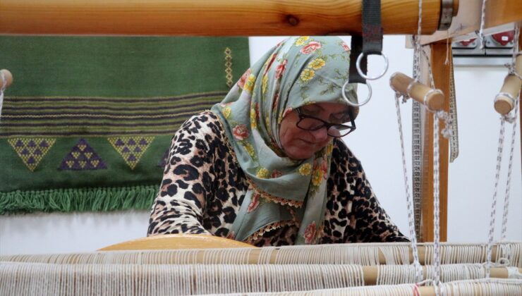 Tekirdağ’da 74 yaşındaki Fatma Ayvalıdere, dokuma kursunda terapi buldu