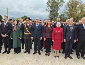 Tekirdağ’da Cumhuriyet Bayramı çelenk töreni Vali Soytürk’ün katılımıyla yapıldı