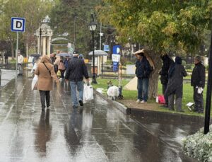 Tekirdağ’da sağanak nedeniyle su birikintisi oluştu, Kırklareli’nde 13 derece ölçüldü