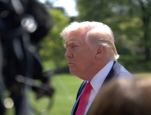 Trump, petrol ve doğalgaz kaynaklı metan emisyonu kurallarını geri çekmeyi planlıyor