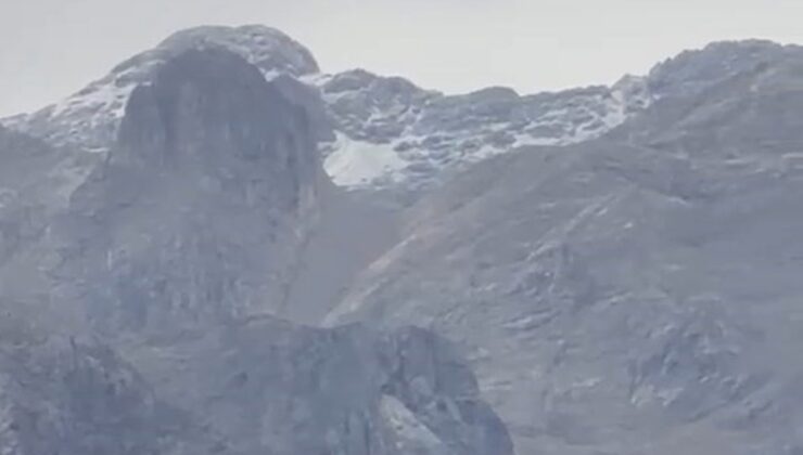 Tunceli’de sıcaklıklar düşünce Munzur Dağları’na mevsimin ilk karı yağdı
