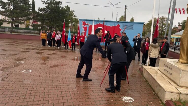 Ulaş’ta Cumhuriyet’in 103. yılı dolayısıyla çelenk sunma töreni yapıldı