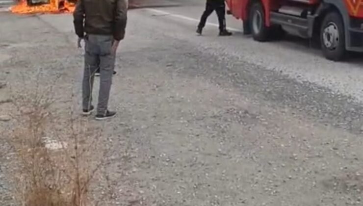 Van’da seyir halindeki kamyonet alev aldı, sürücü son anda kurtuldu