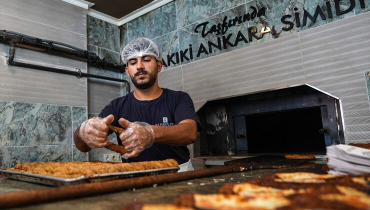 Yaklaşık 100 çeşidi bulunan simit, öğrenci talepleriyle kafe konseptinde çeşitleniyor