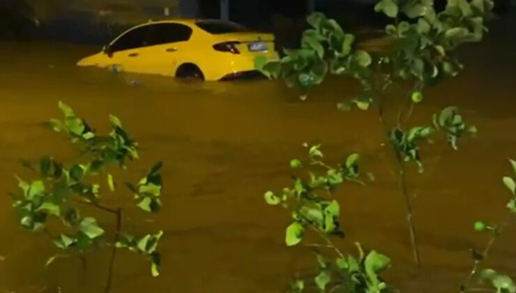 Yalova Armutlu’da sağanakta dere taştı, araçlar sürüklendi, vatandaşlar mahsur kaldı