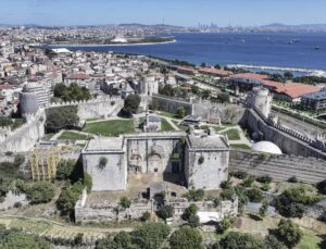 Yedikule’deki 1600 yıllık Altın Kapı, zafer törenleri işlevini zamanla kaybetti