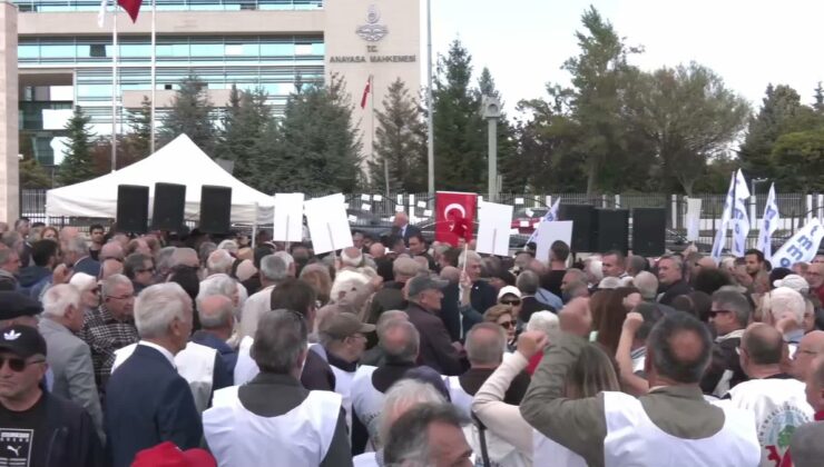 YENİ Partili Günaydın AYM önünde eylemde “Türkiye’yi sansürle susturamazsınız” dedi