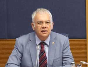 YENİ Parti’li Pala, sağlık mesleklerine 15 yıl sonra yeşil pasaport teklifi sundu