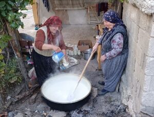 Yozgat Çekerek’te şişe tarhanası kurutma zahmeti olmadan sofralara taşınıyor