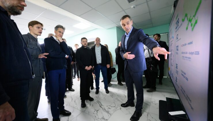 Zelenskiy Pryluky’deki yaralıları ziyaret etti, sığınak denetimi talimatı verdi