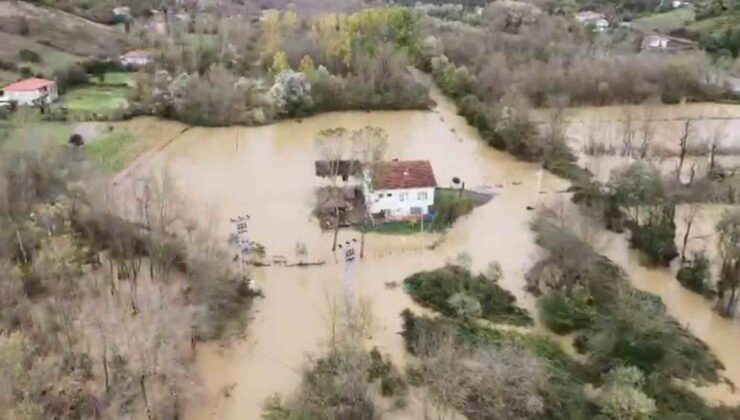 Zonguldak Çaycuma’da su baskını 4 evi ve kereste fabrikasını vurdu